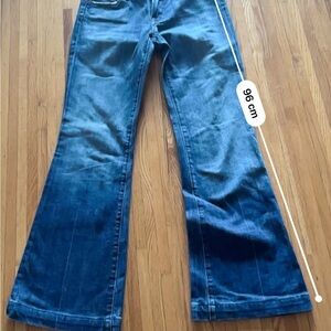 CITIZENS OF HUMANITY Faye #003, Low waist full leg stretch jeans. Size 28 waist.
